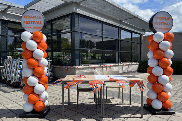 Kunststof Ballonpilaren bij Oranje Festival FC Aalsmeer